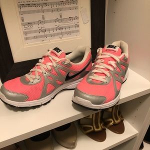 Nike Revolution 2 in Hot Pink!